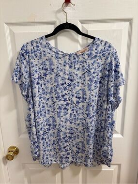 Philosophy Plus Size short sleeve woven blouse with open flutter sleeves,